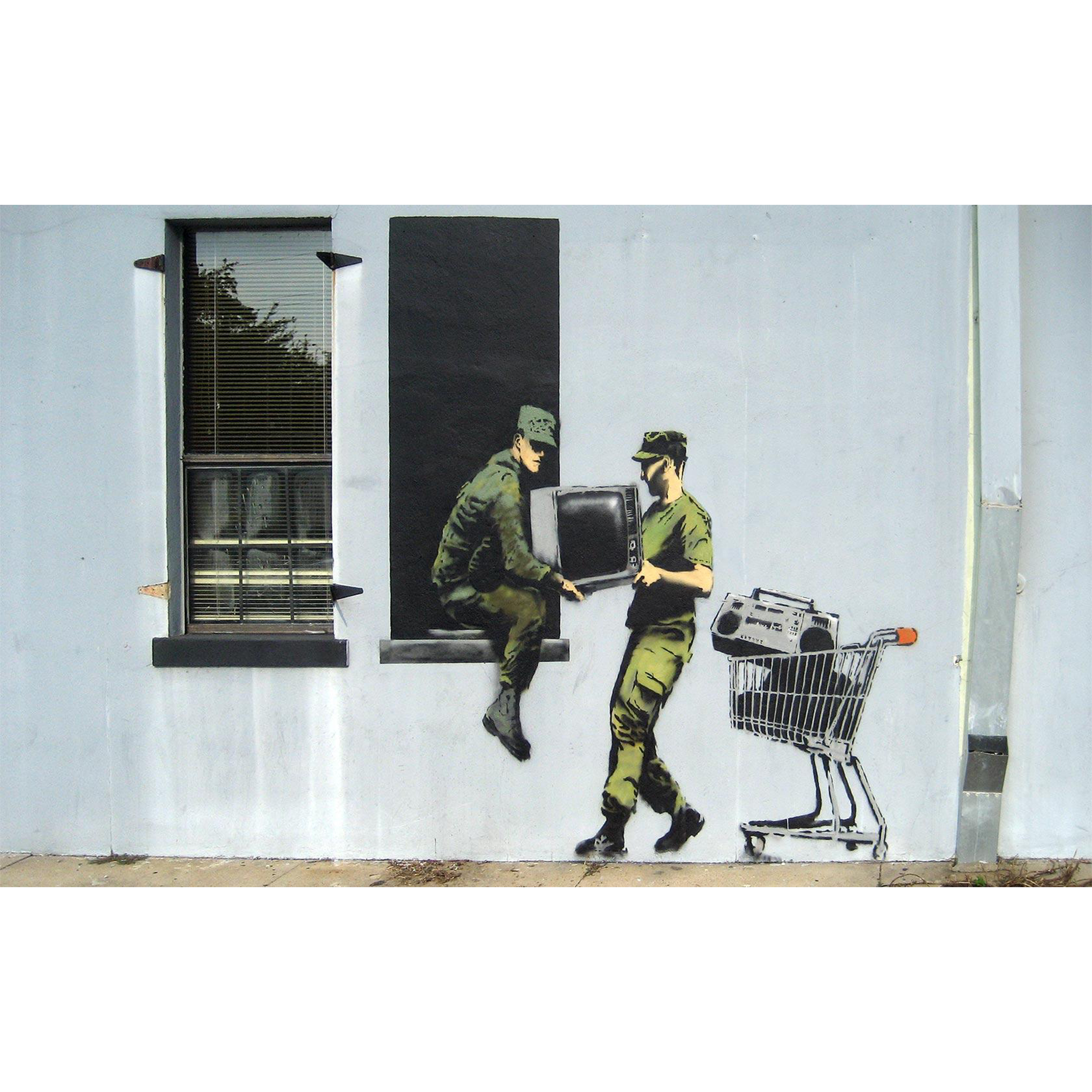 Soldados Del Ejército Robando Televisión