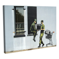 Soldados Del Ejército Robando Televisión